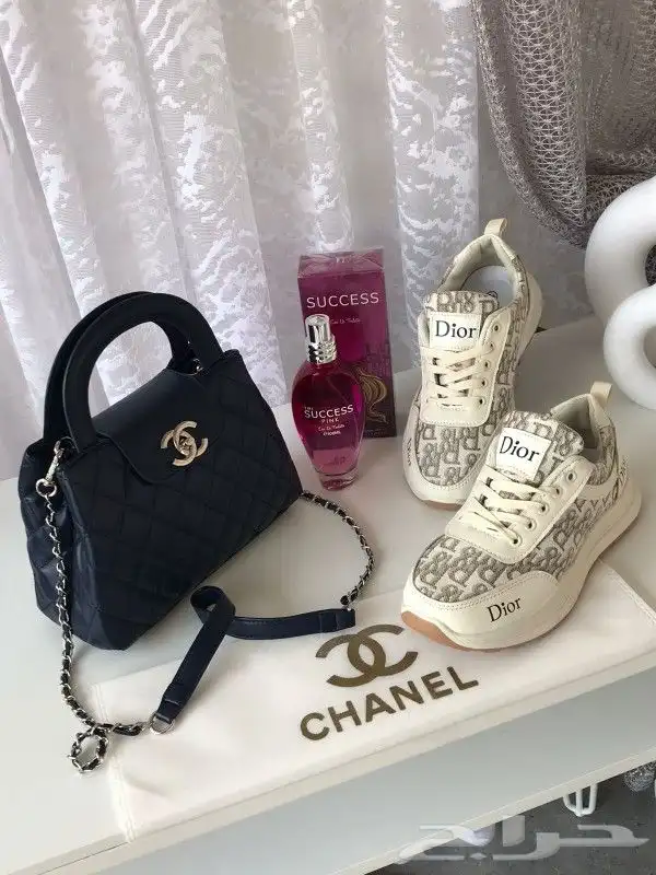 عرض شوز وشنطة وعطر درجة اولي 44