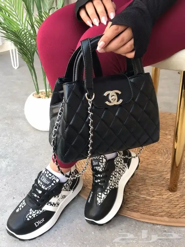 عرض شوز وشنطة وعطر درجة اولي 34