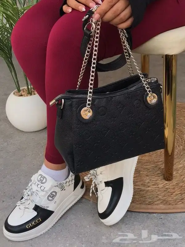 عرض شوز وشنطة وعطر درجة اولي 38