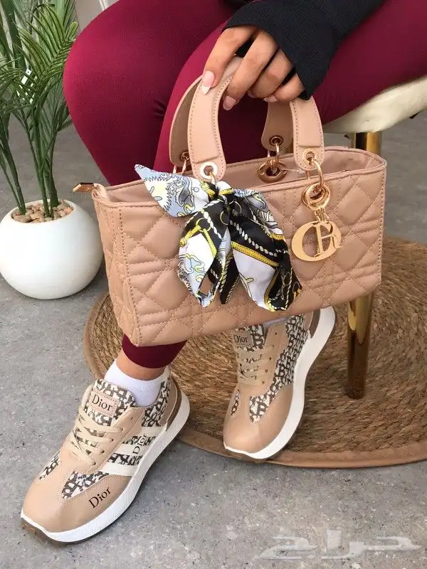 عرض شوز وشنطة وعطر درجة اولي 26