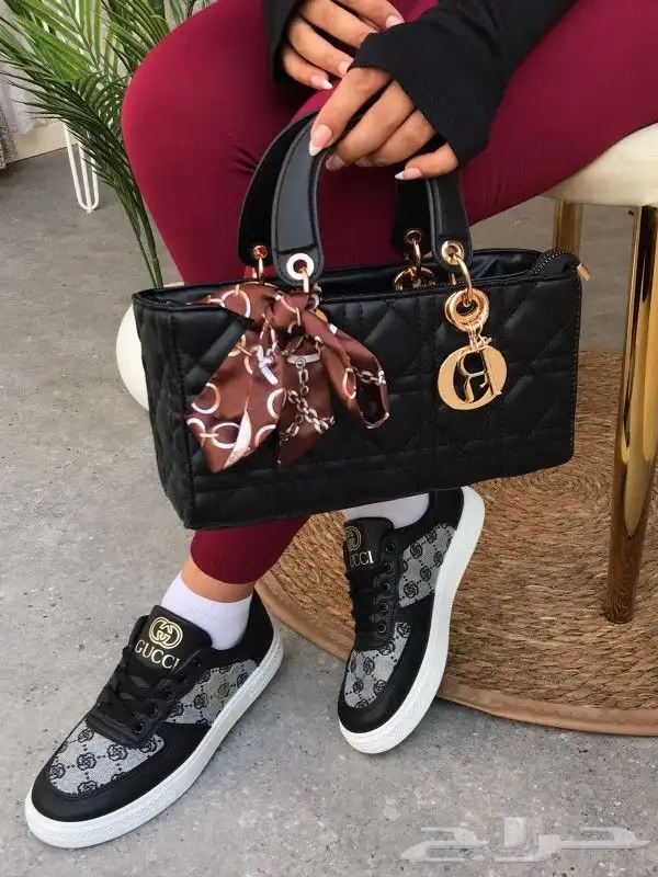 عرض شوز وشنطة وعطر درجة اولي 35