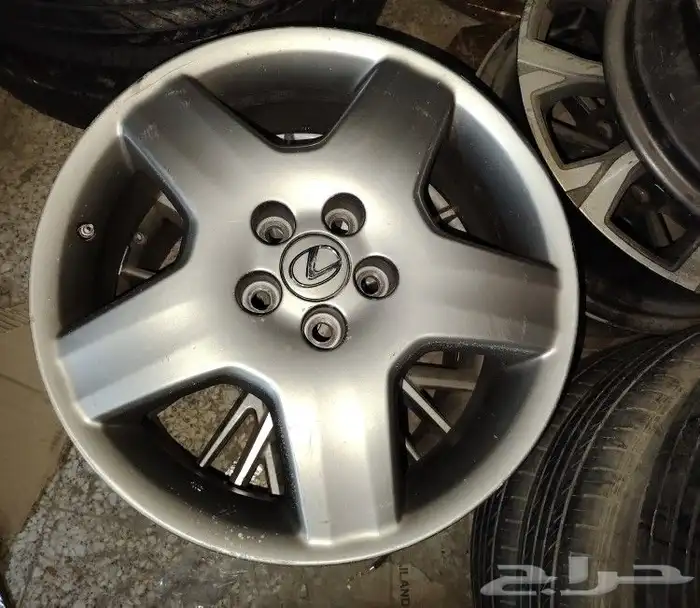 يوجد جنط واحد وكاله 2