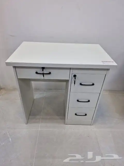 مكاتب و كراسي و دولاب خشب و دولاب حديد 1