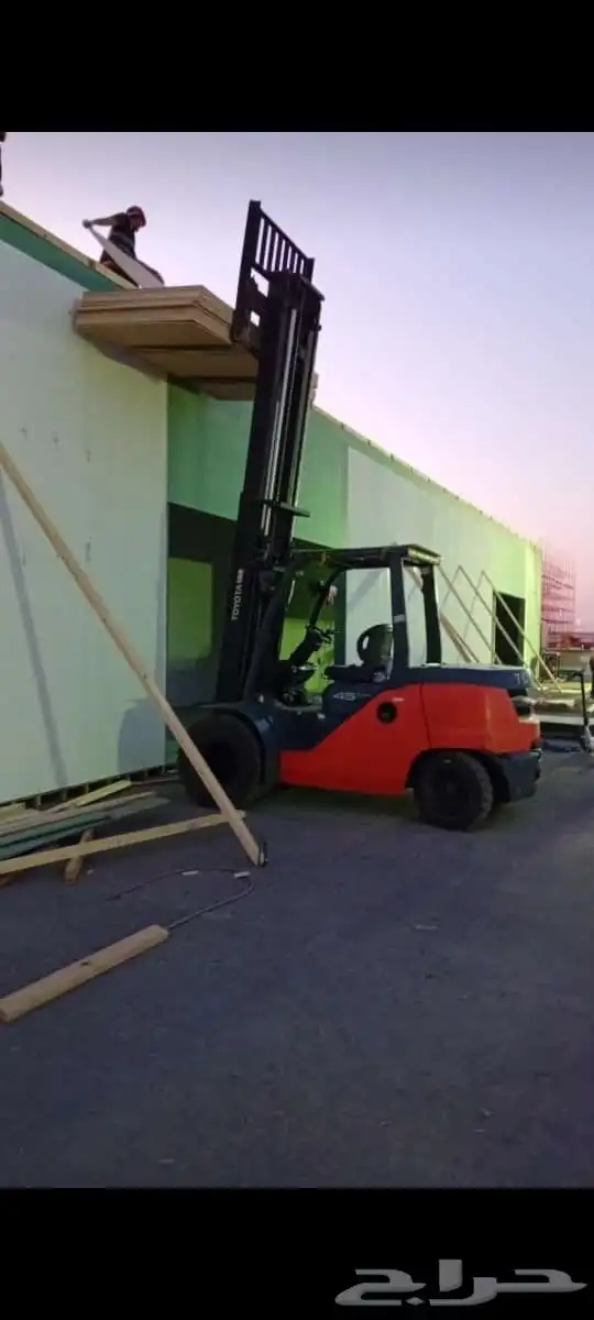 للإيجار رافعة شوكية فوركلفت وكرين للإيجار شهري يومي سنوي 1