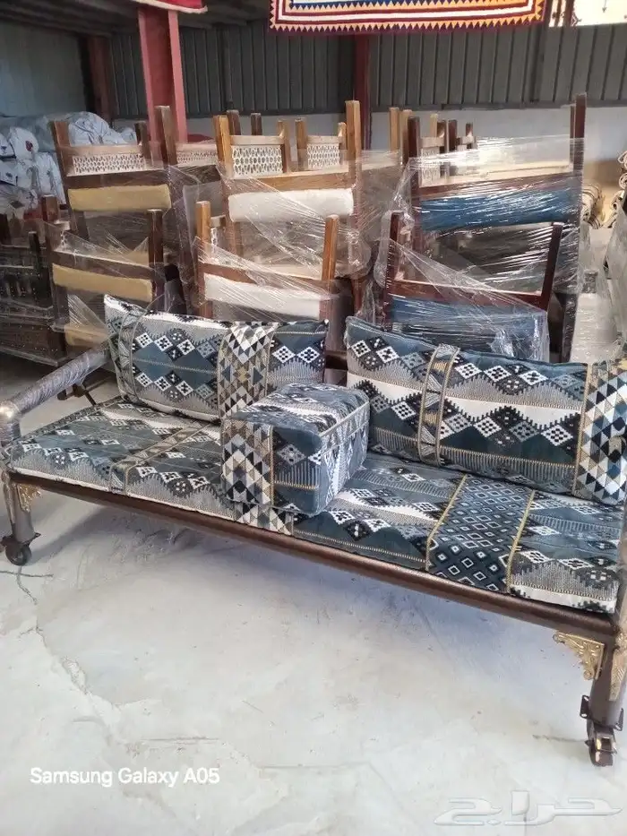 طاولات وكراسي 15
