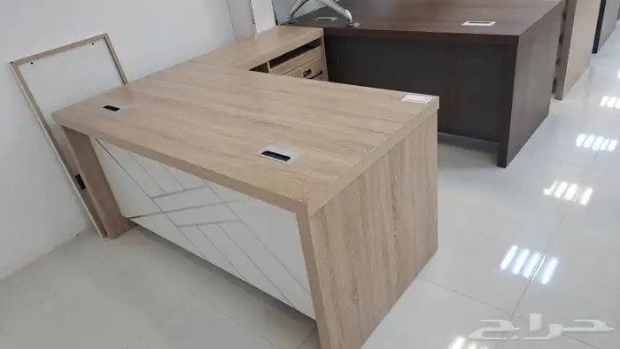 مكاتب و كراسي و دولاب خشب و دولاب حديد 0