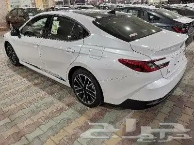 تويوتا كامرى لومير 2025 بطاقة جمركية فضى وابيض 1