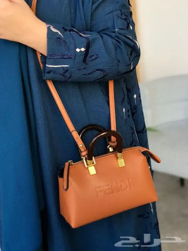 طقم شنطة فندي وسليبر هرمز 14