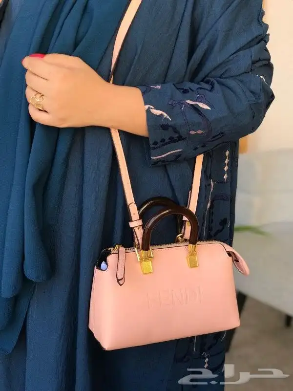 طقم شنطة فندي وسليبر هرمز 22