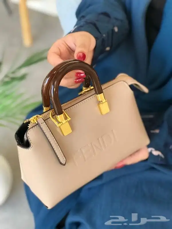 طقم شنطة فندي وسليبر هرمز 24