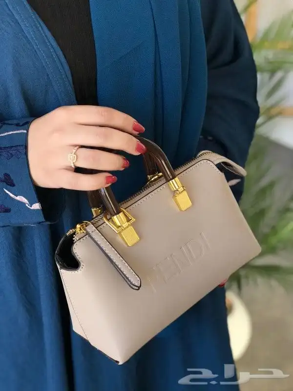طقم شنطة فندي وسليبر هرمز 8