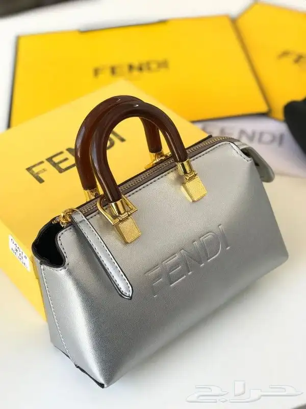 طقم شنطة فندي وسليبر هرمز 37