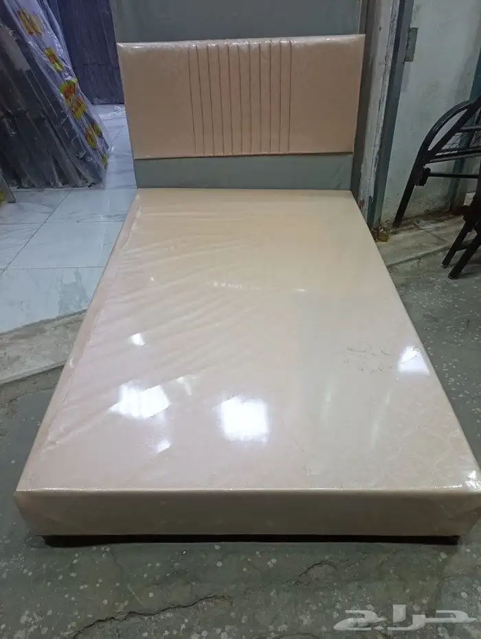 سراير بكس خشب نفر ونفر ونص وبطانيات ومفارش 3