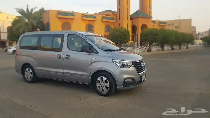 باص فان نظيف مع السائق 2