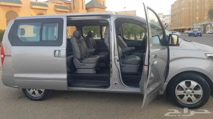 باص فان نظيف مع السائق 1