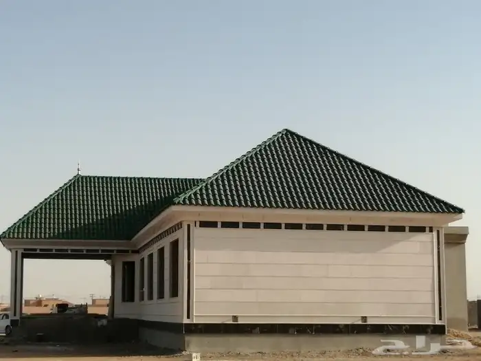 أعمال قرميد وديكورات و عوازل 0