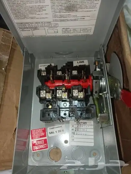 للبيع سكينة كهرباء 30 امبير وقاطع كهرباء 0