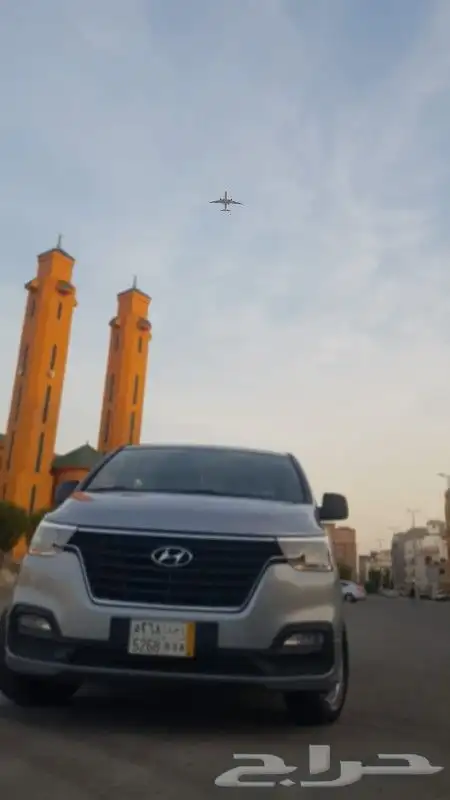 باص فان نظيف مع السائق 3