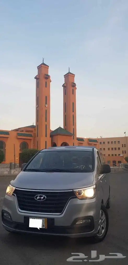 باص فان نظيف مع السائق 0