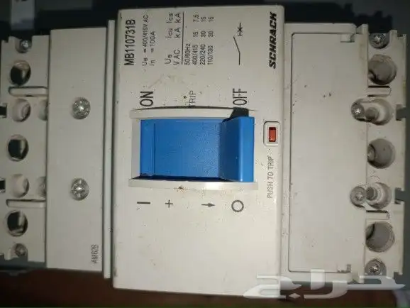 للبيع سكينة كهرباء 30 امبير وقاطع كهرباء 4