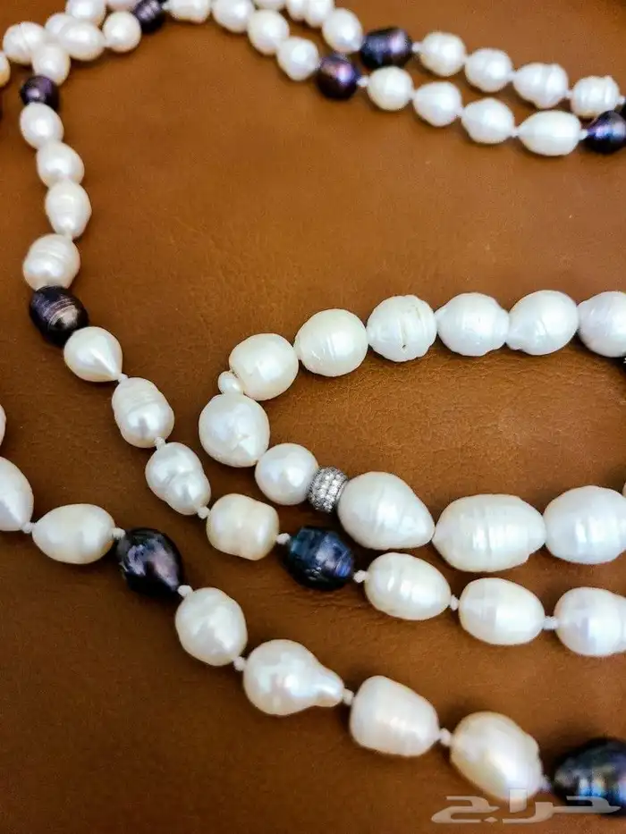 تحف some of Royal Antique shops 33