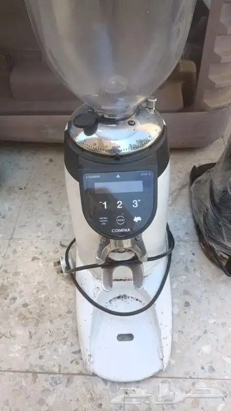 معدات مقهى نظيفه جدا مع ثلاجه عرض 0