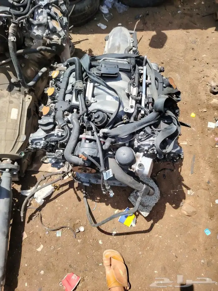 يوجد مكينه َمع القير نضيفه مره على الضمان 5