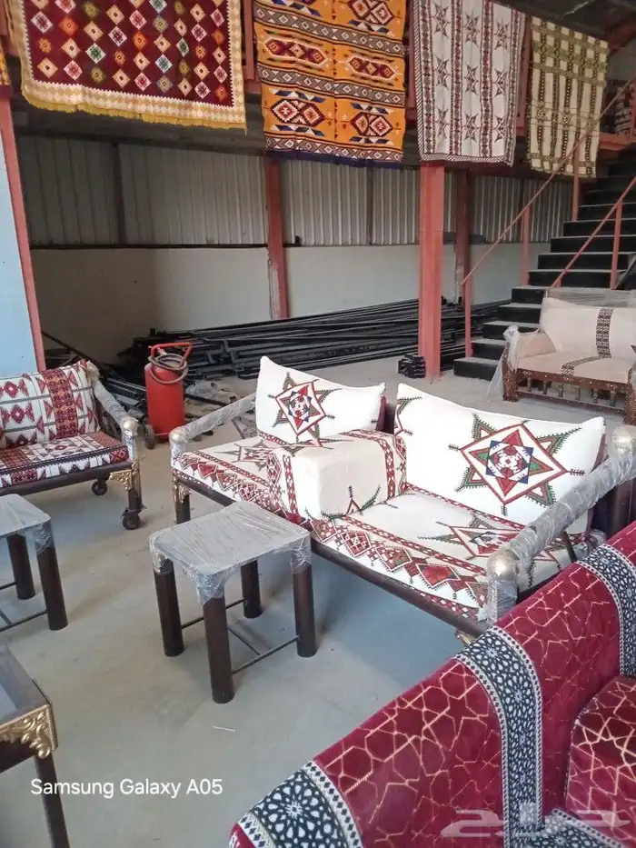 طاولات وكراسي 8