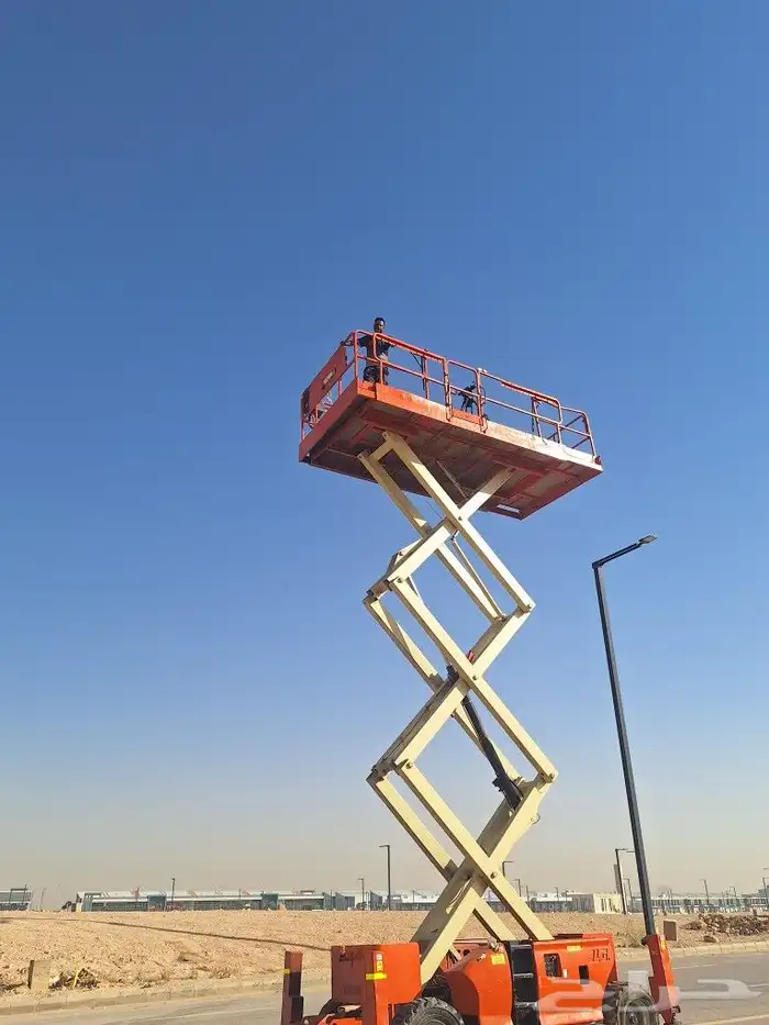 سقالات كهربائية وديزل للإيجار اليومي والشهري 2