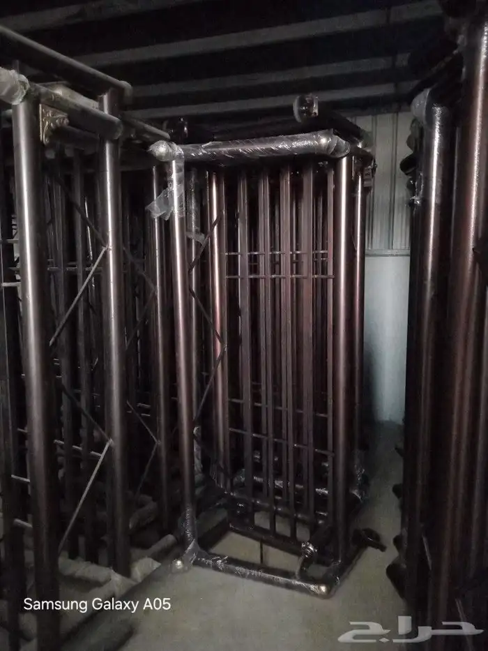 طاولات وكراسي 11