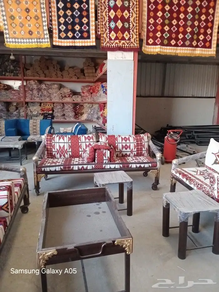 طاولات وكراسي 5