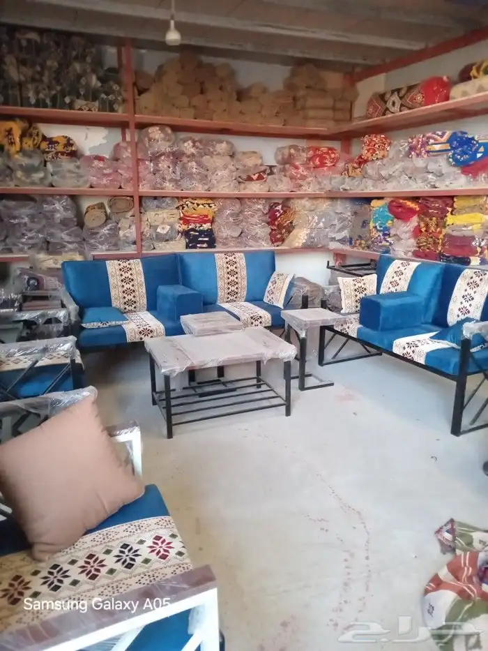 طاولات وكراسي 9