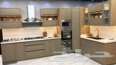 فني مطابخ ابواب شبابيك وجميع اعمال اللمنيوم 0