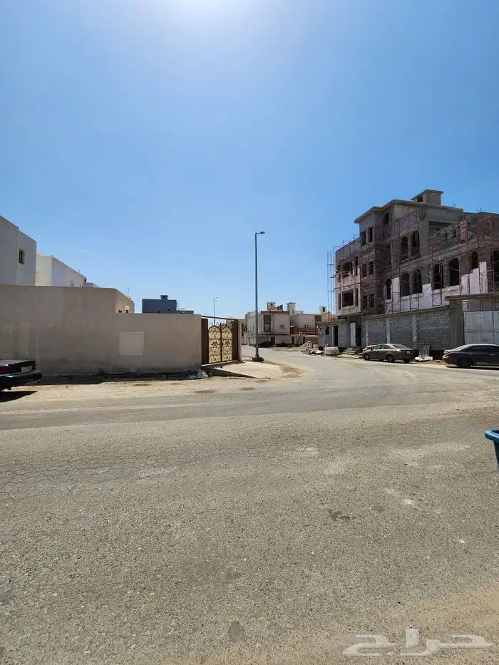 ارض سكنيه للبيع عليها حوش مسلح في جده أبحر حي الياقوت 2