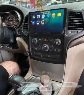 شاشه جيب شيروكي موديل 2015 1