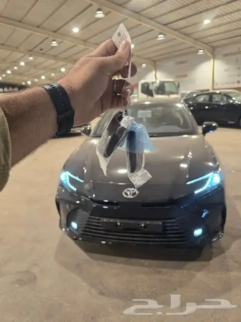 تويوتا كامري بنزين 2025 9