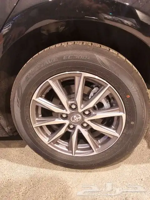 تويوتا كامري بنزين 2025 7