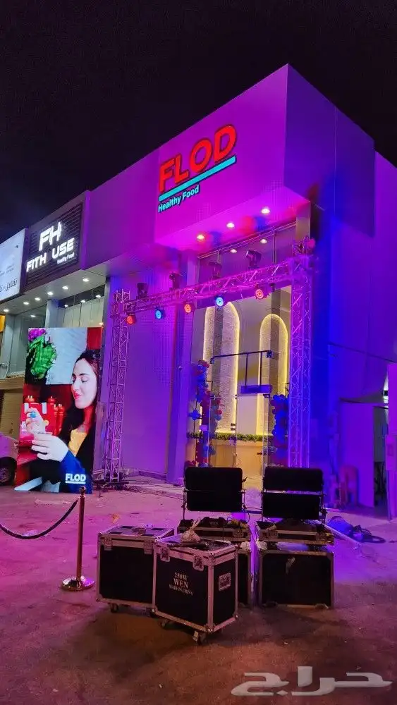 تأجير شاشات واضاءات تقديم عروض افتتاحات وتنسيق راقي 0