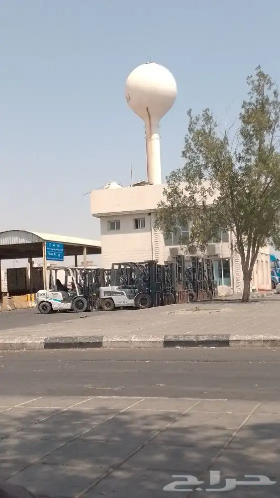 رافعات شوكية هيدروليكية تلسكوبيه سيزرلفت مانلفت للايجار 2