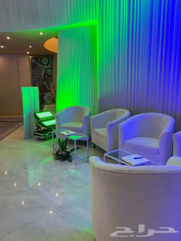 تأجير شاشات واضاءات تقديم عروض افتتاحات وتنسيق راقي 4