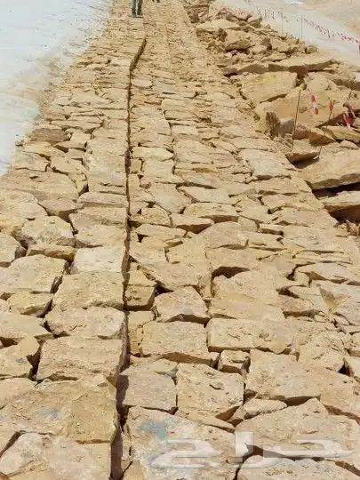 نقوم بتنفيذ مشروع السوري المزارع الحجر الطبيعي 4