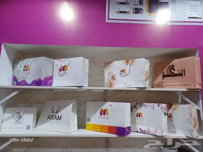 تصميم وتنفيذ وطباعه اكياس اكواب بوكسات ستيكر كروت فواتر ورق 3