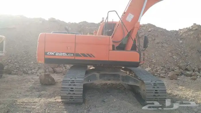 بوكلينات ايجاري يومي وشهري للحفر والهدم والتكسير 1