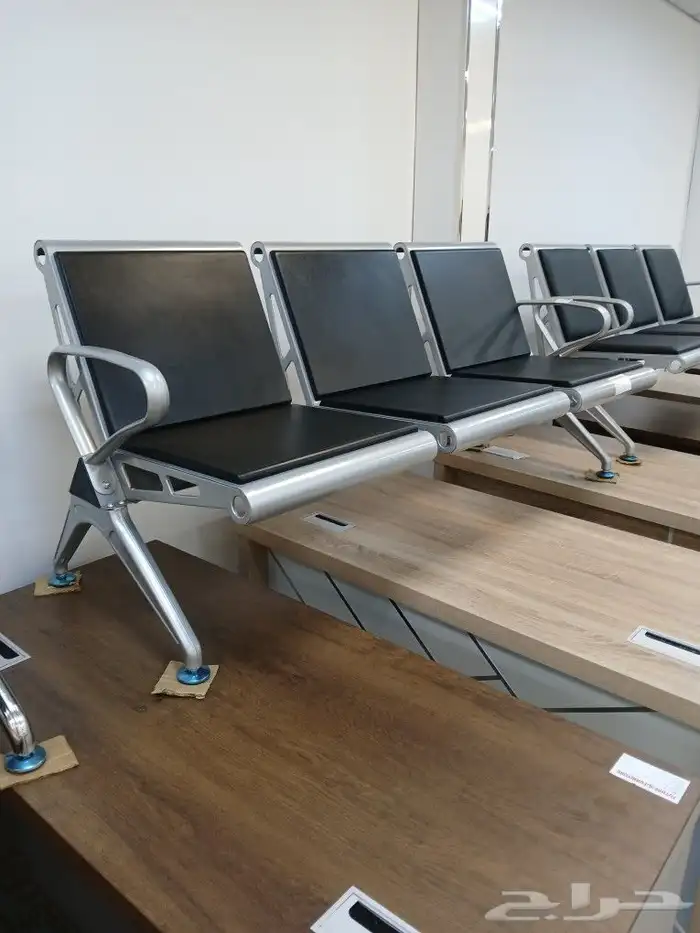 كراسي أنتظار جلد وكروم 0