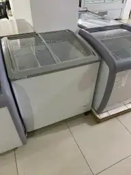 فريزرات عرض مقوسة أحجام مختلفة 3