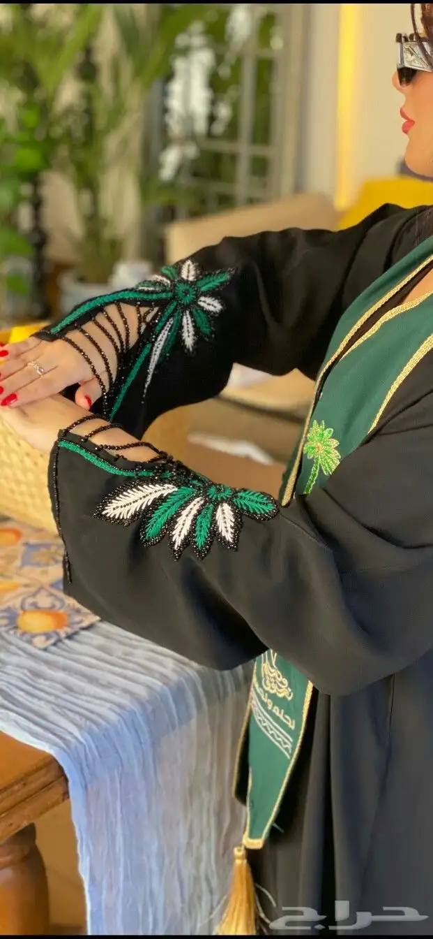 عبايات مع وشاح اليوم الوطني فخم بتصميم فخامه وجذاب شي راقي ا 8
