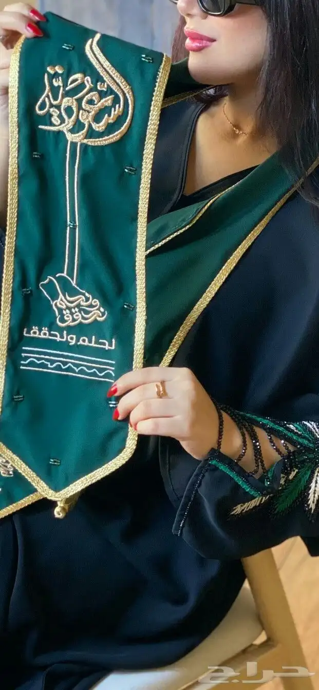 عبايات مع وشاح اليوم الوطني فخم بتصميم فخامه وجذاب شي راقي ا 9