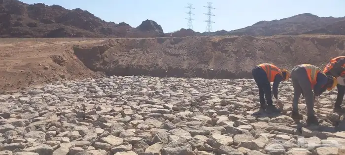 يوجد لدينا جميع انوع شغل الحجر 1