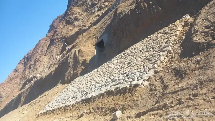 يوجد لدينا جميع انوع شغل الحجر 4