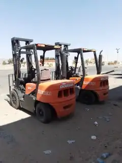 فوركلفت للايجار رافعات شوكيه اليومي والشهري 1